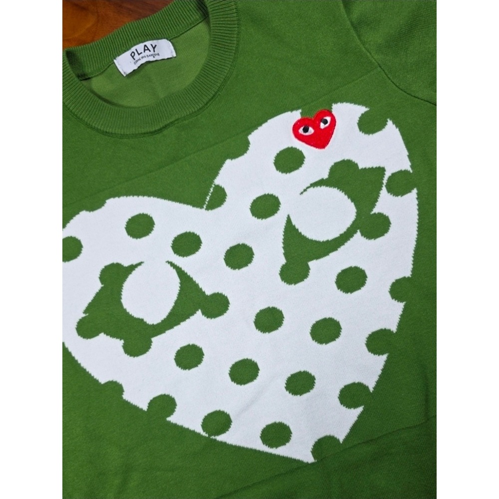 Comme des Garcons PLAY EXCLUSIVE PREMIUM STREETWEAR LUXURY RESORT TRAVEL